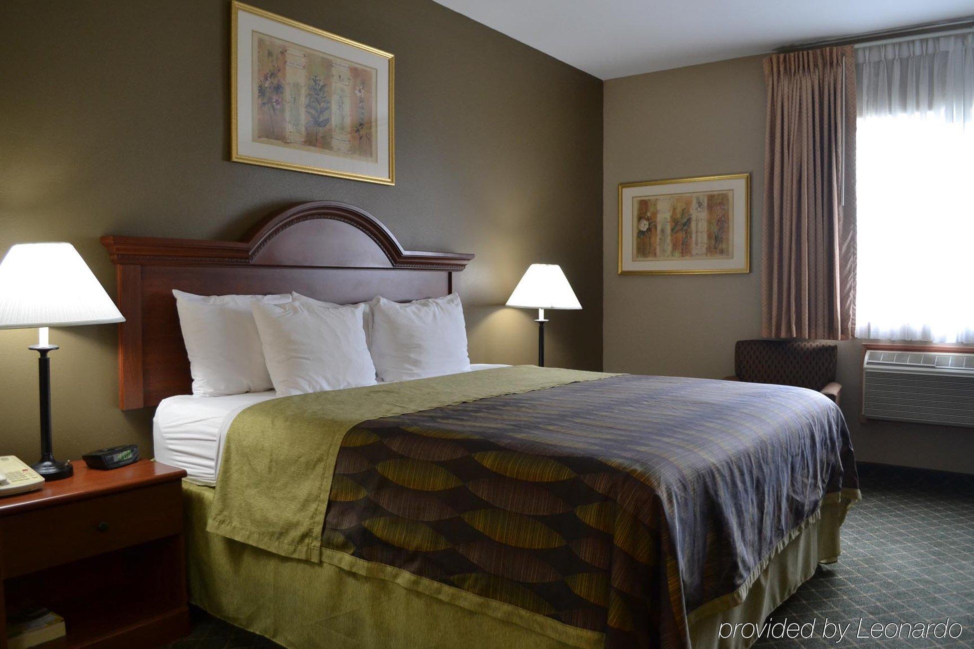 Best Western Plus Tulsa Inn & Suites Room photo