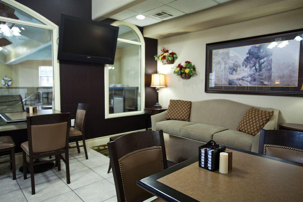 Best Western Plus Tulsa Inn & Suites Exterior photo